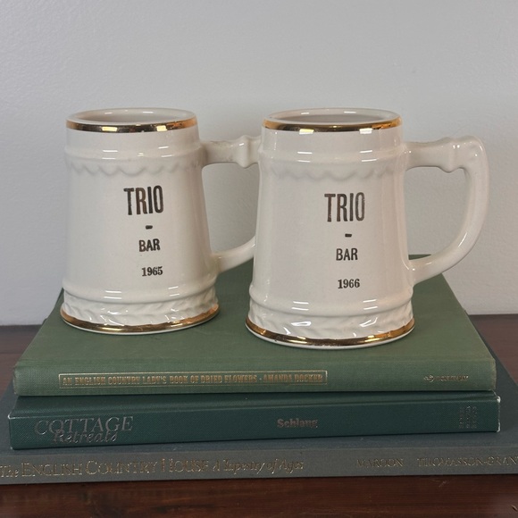 Vintage Other - Vintage Gold Trimmed Ceramic Mug 1965 1966 Set